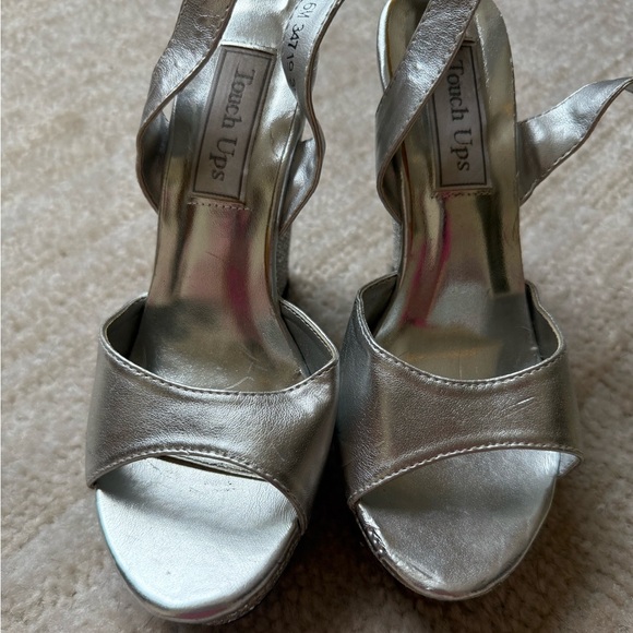 Touch Ups Silver Wedges Heels Dress Sandal Size 6 Formal Wedding Holiday Party - Picture 3 of 10